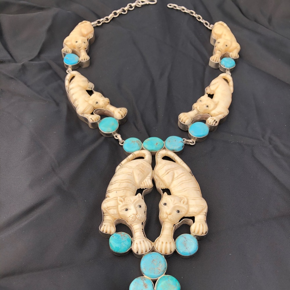 BEAUTIFUL 925 STERLING SILVER NECKLACE